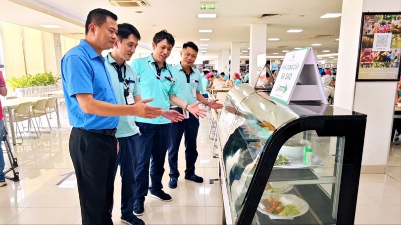Ấm áp bữa cơm công đoàn