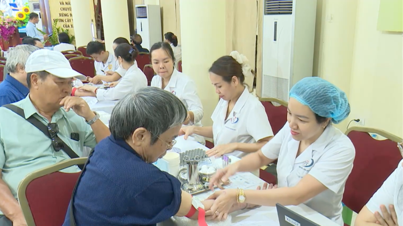 Tri ân người có công bằng hoạt động chăm sóc sức khỏe