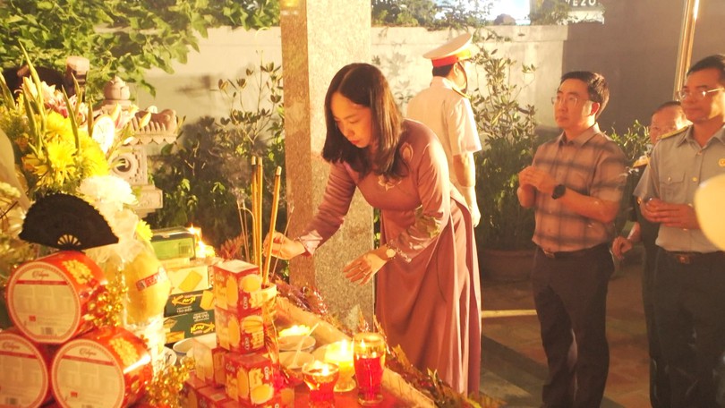 Sáng mãi ngọn nến tri ân các anh hùng liệt sĩ