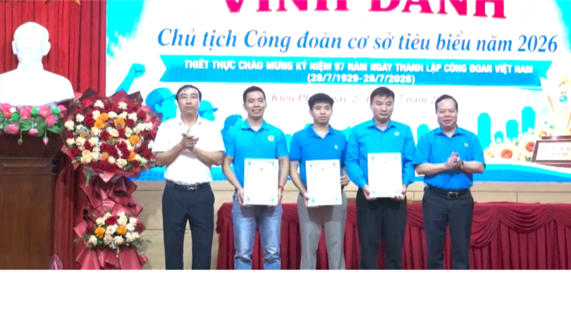 Tôn vinh các tập thể, cá nhân tiêu biểu phong trào công đoàn