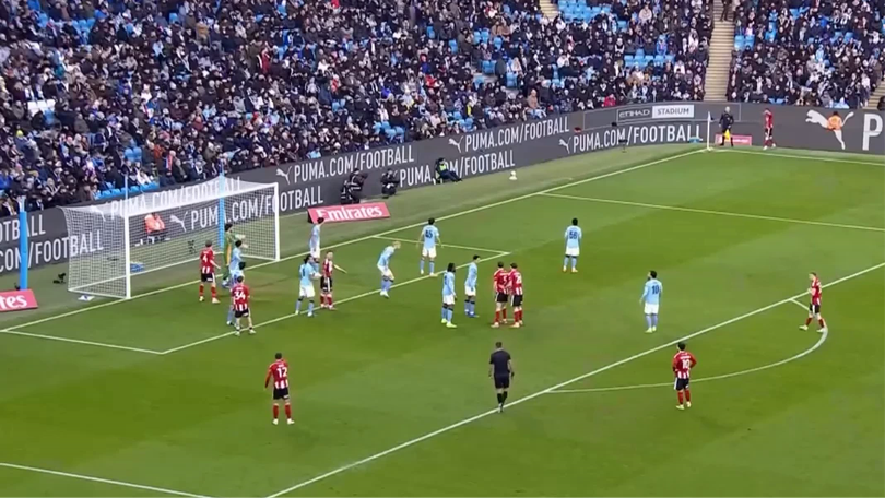 Thủ môn dự bị Man City tạo kỷ lục chuyển nhượng