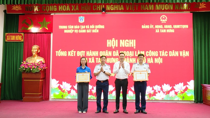 Cảnh sát biển đồng hành cùng xã Tam Hưng phát triển