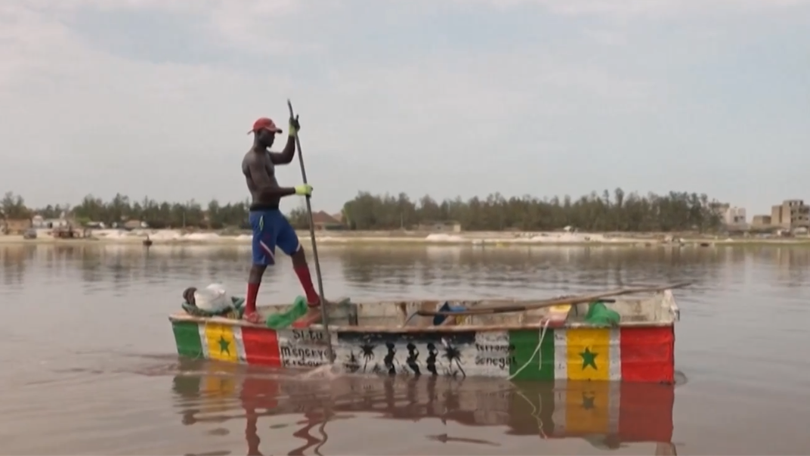 Hồ Retba của Senegal hồi sinh sau nhiều năm bị lũ tàn phá