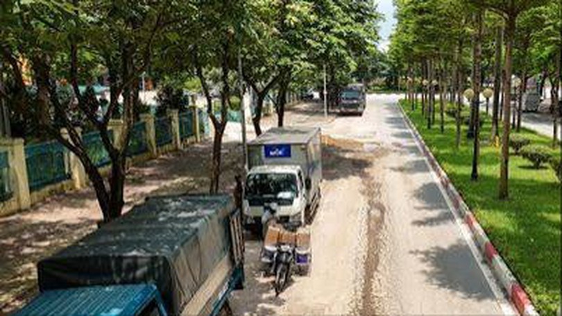 Mặt đường Tân Mỹ nứt toác, sụt lún