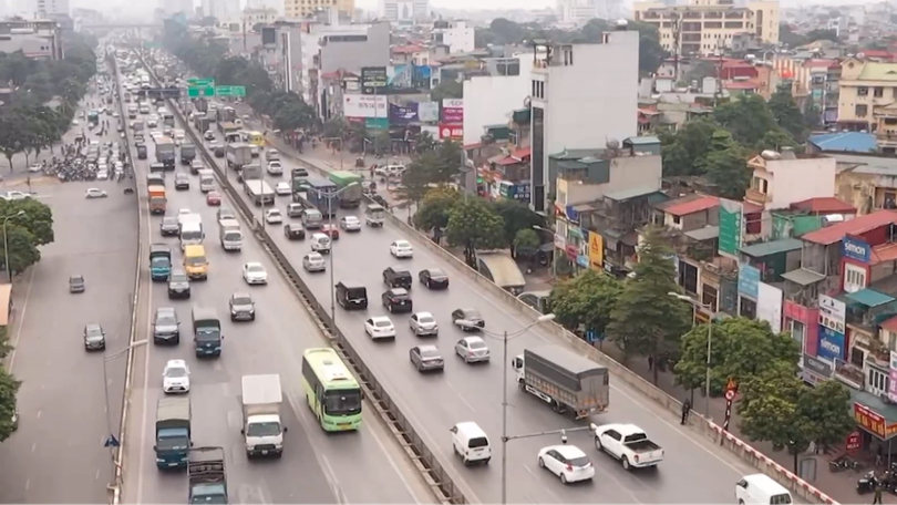 Xe không được di chuyển liên tục ở làn vượt cao tốc