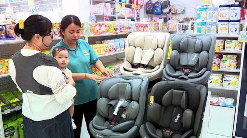 Phạt cảnh cáo ô tô chở trẻ em không có thiết bị an toàn phù hợp