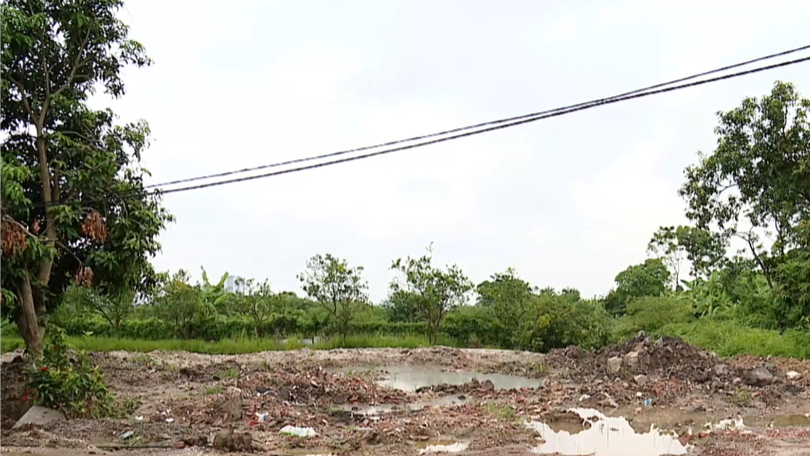 Nhức nhối nạn đổ trộm phế thải ven sông