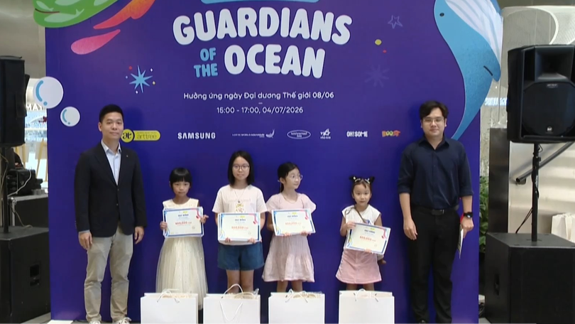 Gieo tình yêu biển xanh từ những nét vẽ