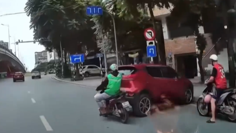 Bất cẩn khi lùi xe, gây mất an toàn giao thông
