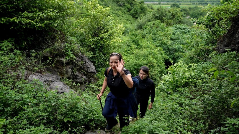 Trekking xuyên rừng Hương Tích