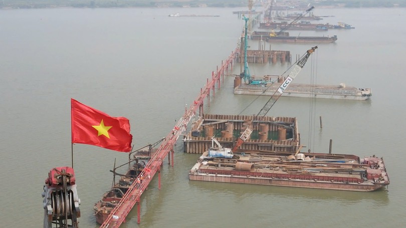 30 mũi thi công tăng tốc hoàn thành dự án cầu Hồng Hà