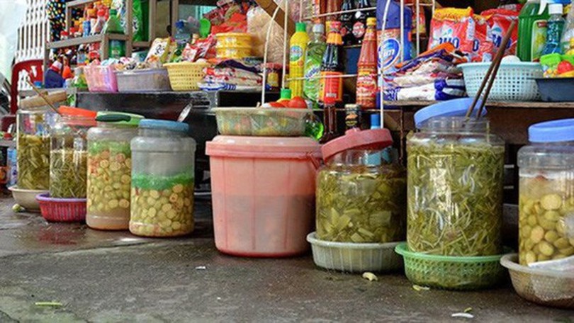 Dưa cà muối bình nhựa: Tiện một lúc, nguy hại lâu dài | Sống an toàn | 09/08/2026