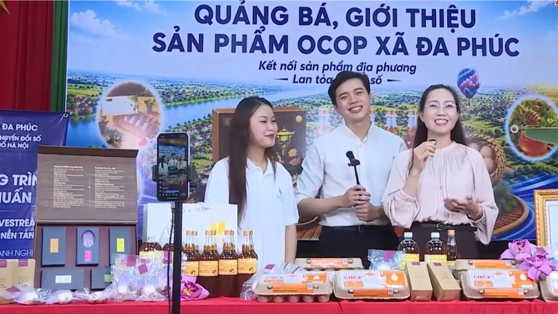 Chủ tịch xã Đa Phúc livestream bán hàng giúp nông dân
