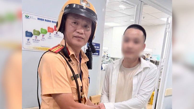 CSGT mở đường đưa bé 3 ngày tuổi cấp cứu