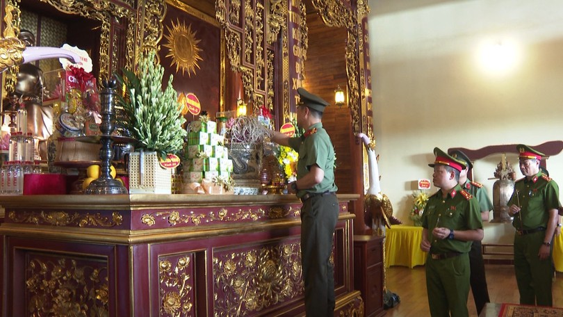 Công an Hà Nội tri ân anh hùng liệt sĩ CAND Bùi Thị Cúc