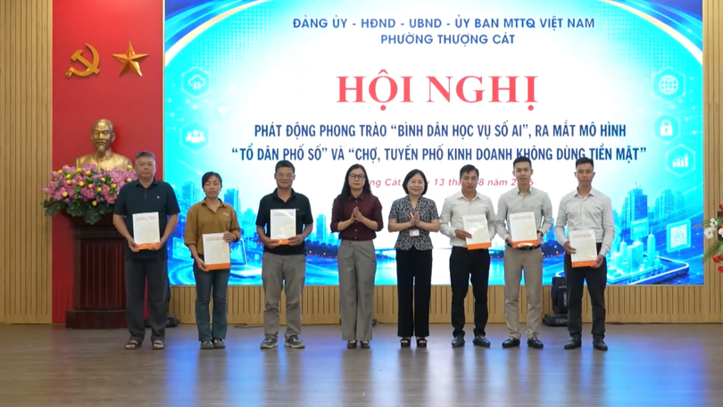 Phường Thượng Cát đẩy mạnh chuyển đổi số từ cơ sở