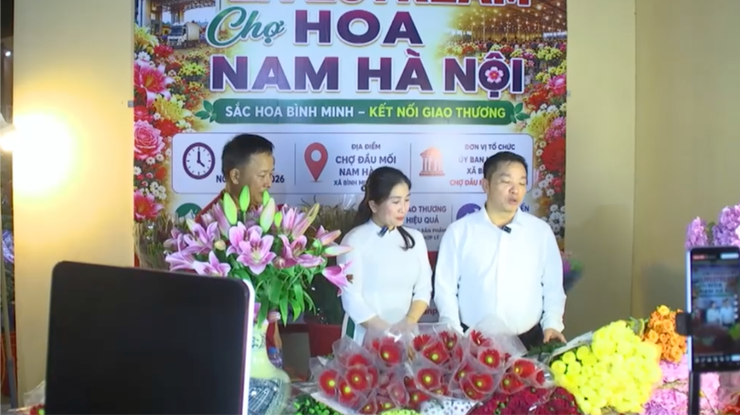 Khi lãnh đạo xã livestream bán hàng