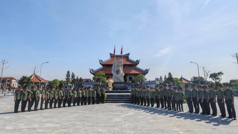 Cụm thi đua số 4 - Công an thành phố Hà Nội sinh hoạt chính trị tại "địa chỉ đỏ"