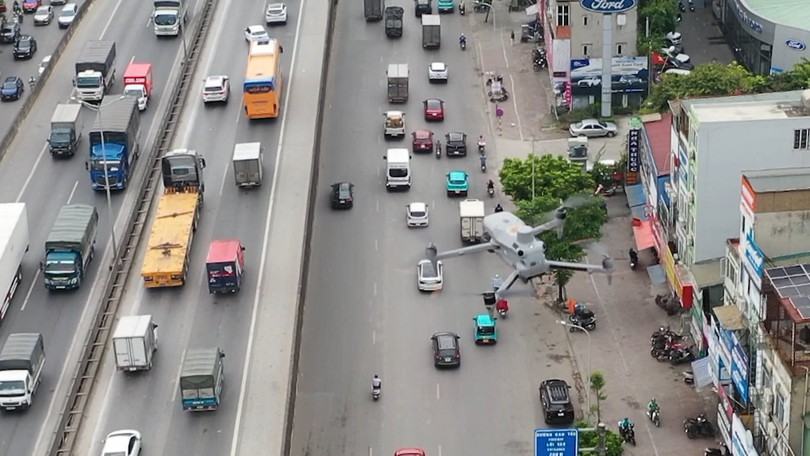 UAV hỗ trợ xử lý vi phạm, ùn tắc giao thông tại Hà Nội