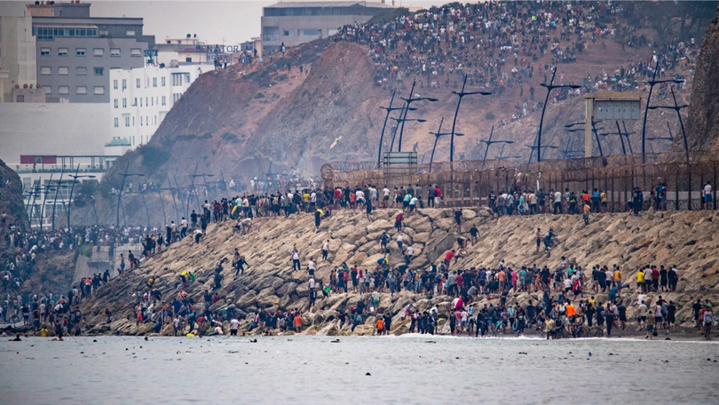 Maroc ngăn chặn hàng trăm người di cư tới Ceuta