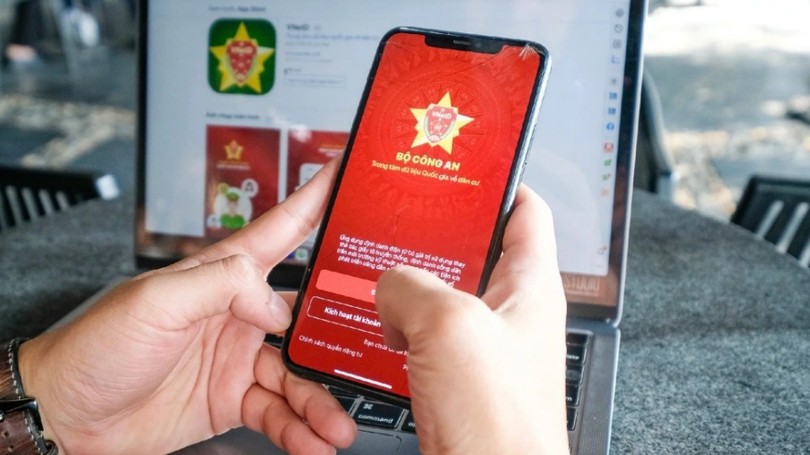 Không yêu cầu xuất trình lại giấy tờ đã tích hợp trên VNeID
