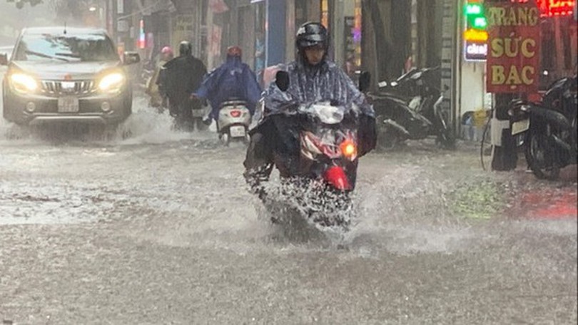 Mưa lớn gia tăng từ đêm 18/8 tại Hà Nội