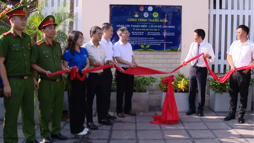 Khánh thành công trình ‘Hàng cây thanh niên - Lối đi bộ văn minh’