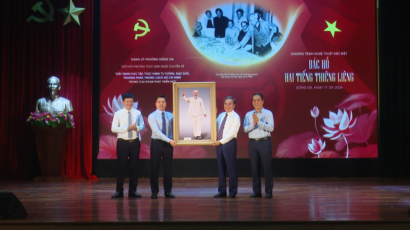 Phường Đống Đa công diễn chương trình nghệ thuật 'Bác Hồ - Hai tiếng thiêng liêng'