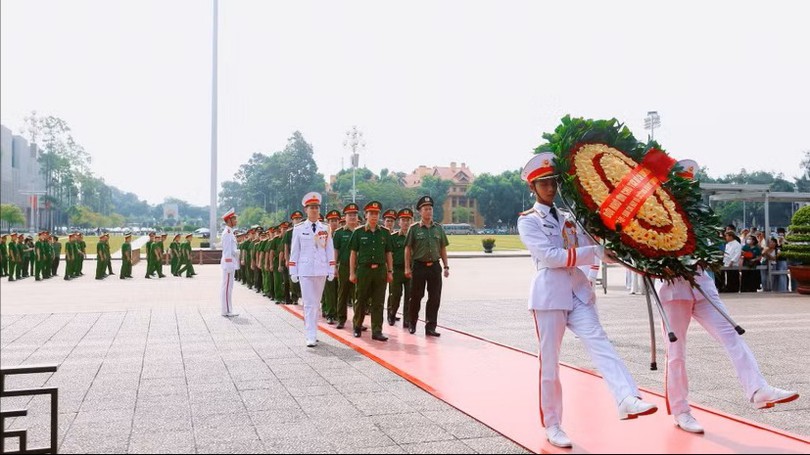 Công an phường Hà Đông báo công dâng Bác