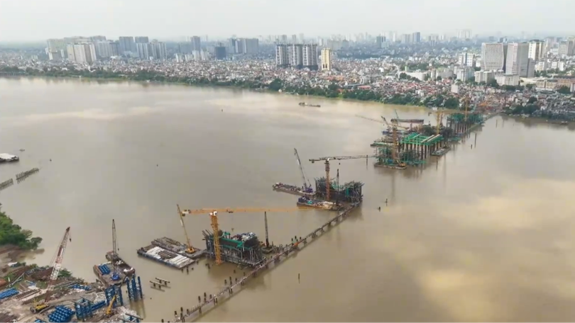 Chuẩn bị  lắp vòm thép cầu Trần Hưng Đạo