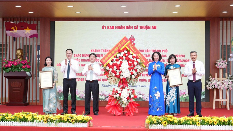 Gắn biển 2 công trình cấp thành phố tại xã Thuận An
