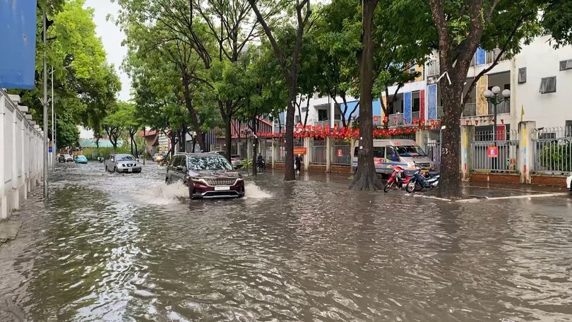 Hà Nội lên kịch bản phân luồng, có thể cấm đường khi ngập trên 30cm