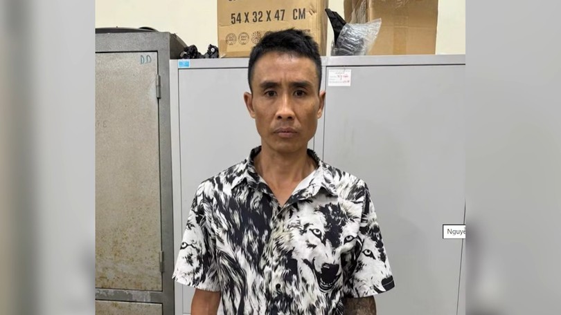 Tạm giữ nam thanh niên chặn xe đánh người đi đường