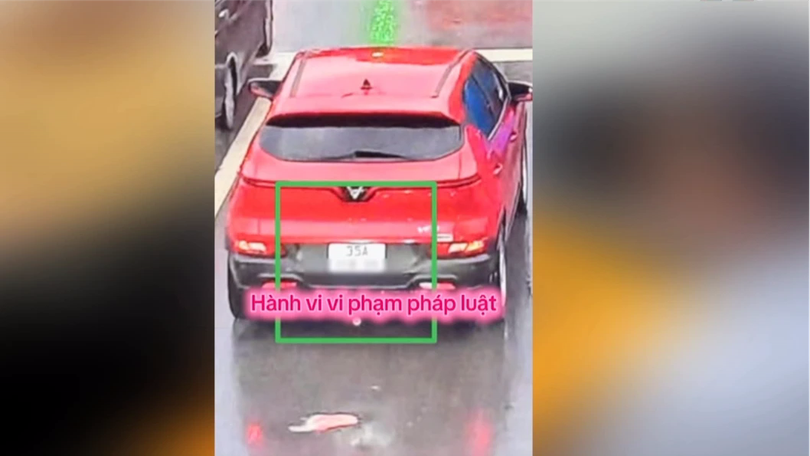 Phạt 23 triệu đồng lái xe sử dụng 2 biển kiểm soát