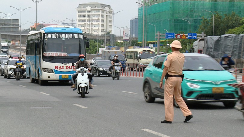 CSGT Hà Nội xử phạt 267 xe khách, xe tải vi phạm