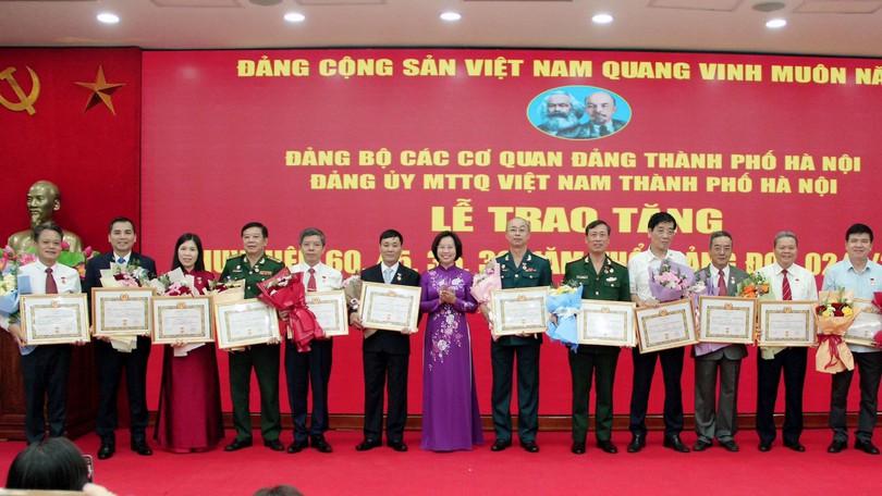 Hà Nội tri ân, tôn vinh các đảng viên lão thành