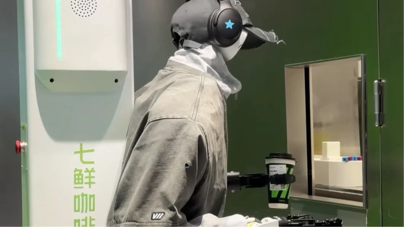 Robot pha cà phê tại Bắc Kinh (Trung Quốc) lập kỷ lục Guinness
