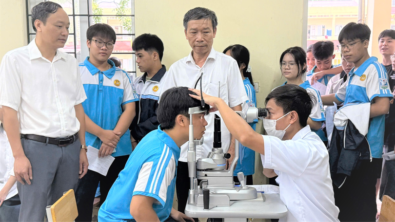 Học sinh được khám sức khỏe miễn phí