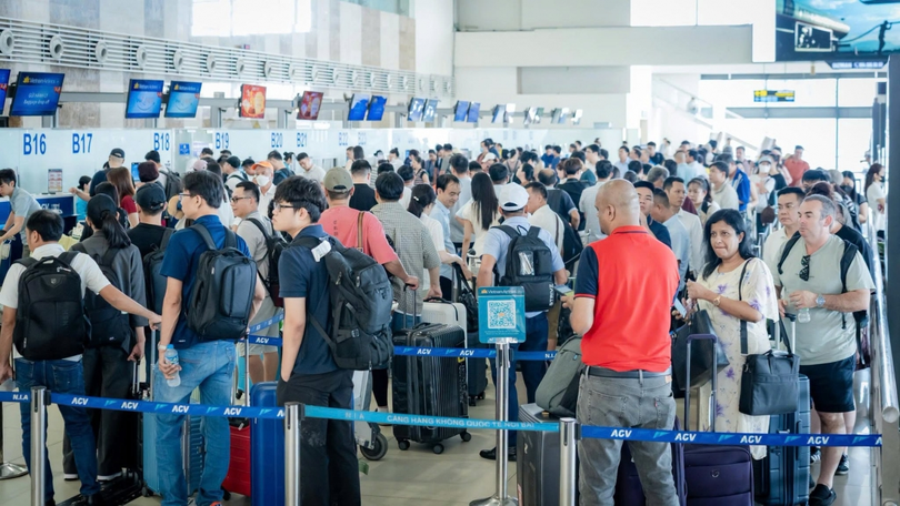 Ngày đầu kỳ nghỉ, sân bay Nội Bài đón 115.000 lượt khách