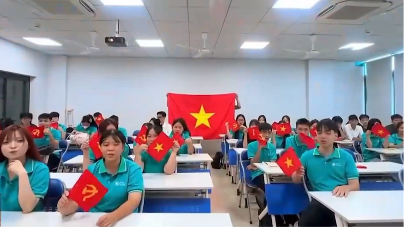 Mạng xã hội phủ đỏ cờ Tổ quốc