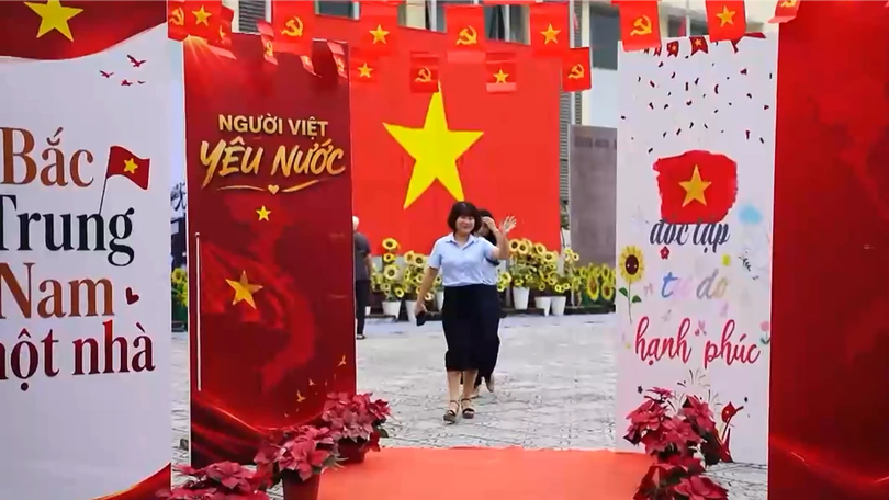 Việt Hưng rực rỡ sắc cờ hoa chào mừng Quốc khánh