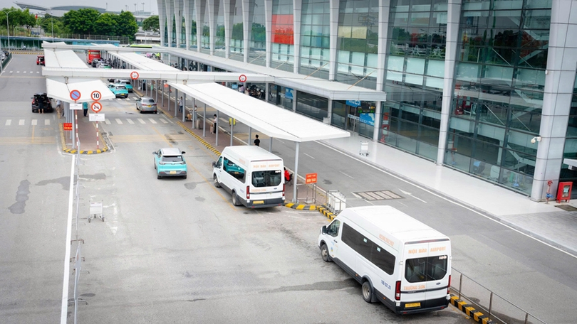 Sân bay Nội Bài tiếp tục điều chỉnh làn xe dịch vụ đón khách
