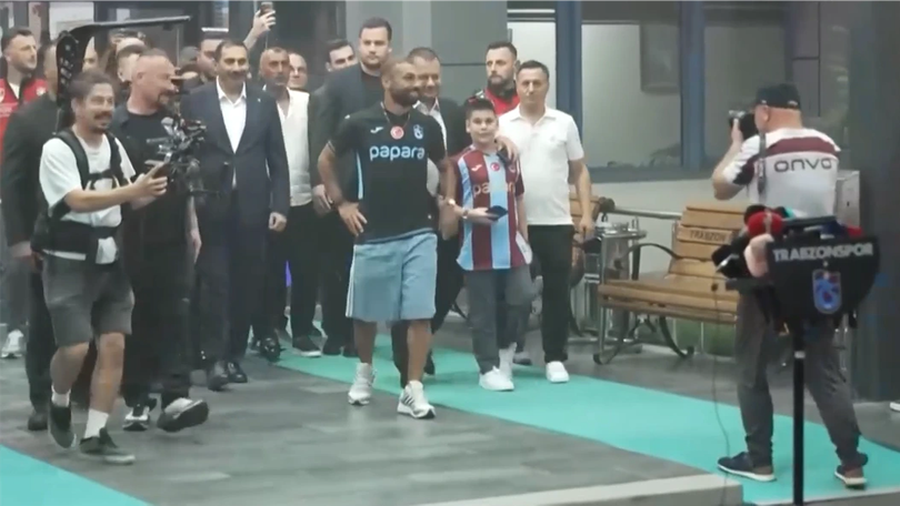 Mohamed Salah và Vozinha được chào đón ở CLB mới