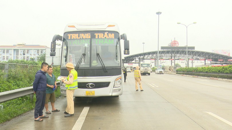 Phạt 14 triệu xe không kinh doanh, chở khách thu tiền