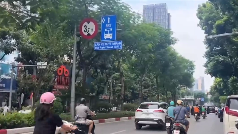 Khôi phục biển BRT trên đường Láng Hạ đi Láng