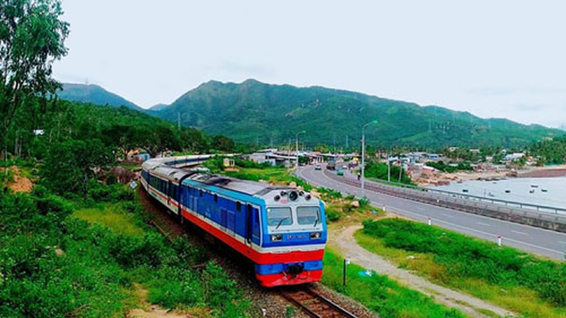 Nâng cao chất lượng phục vụ, bảo đảm an toàn đường sắt