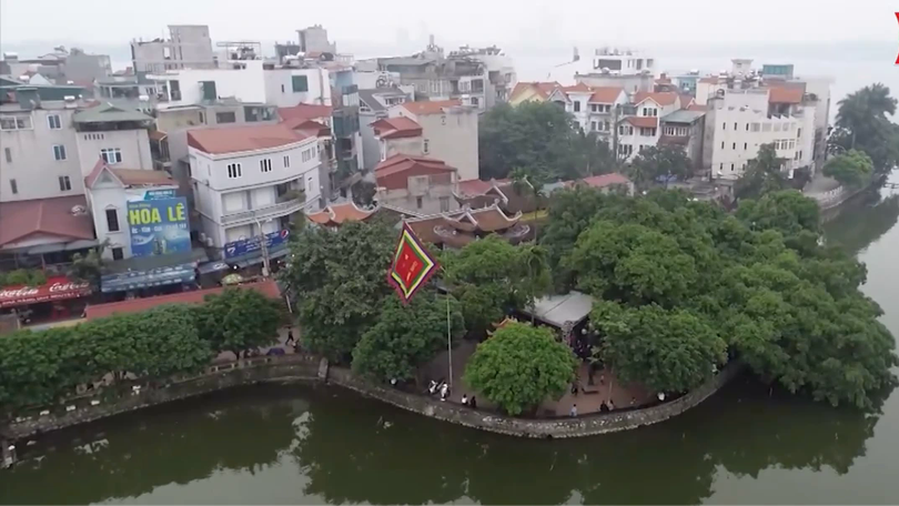 Phủ Tây Hồ bình yên bên mặt nước hồ Tây