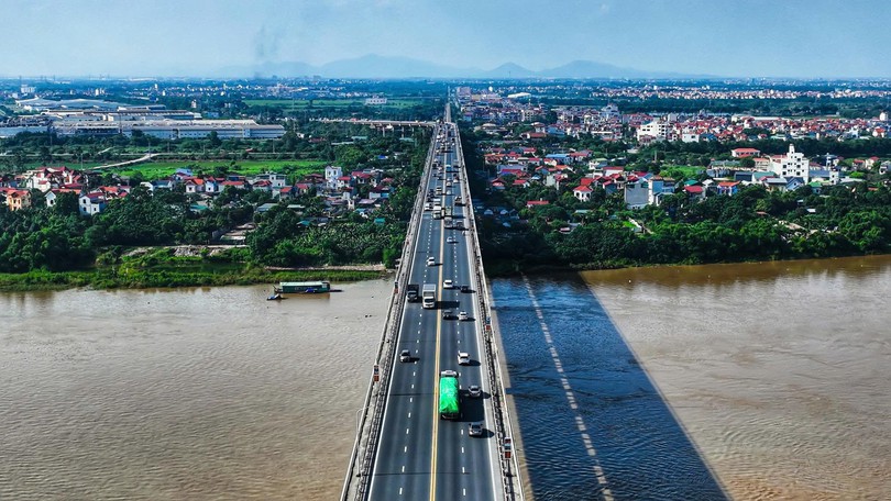 Xe vệ sinh môi trường được qua cầu Thăng Long ngoài giờ cao điểm