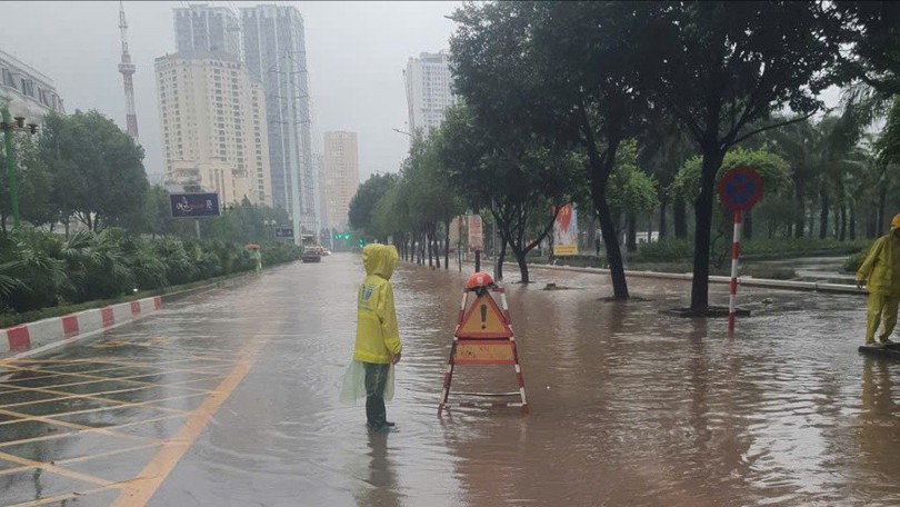 Phân luồng giao thông tại các vị trí bị ngập úng