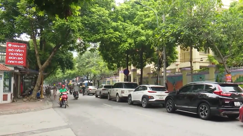 Bãi xe bủa vây trường học ở Văn Quán - Hà Đông